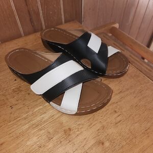 Clarks Women's Sandals in Black and White